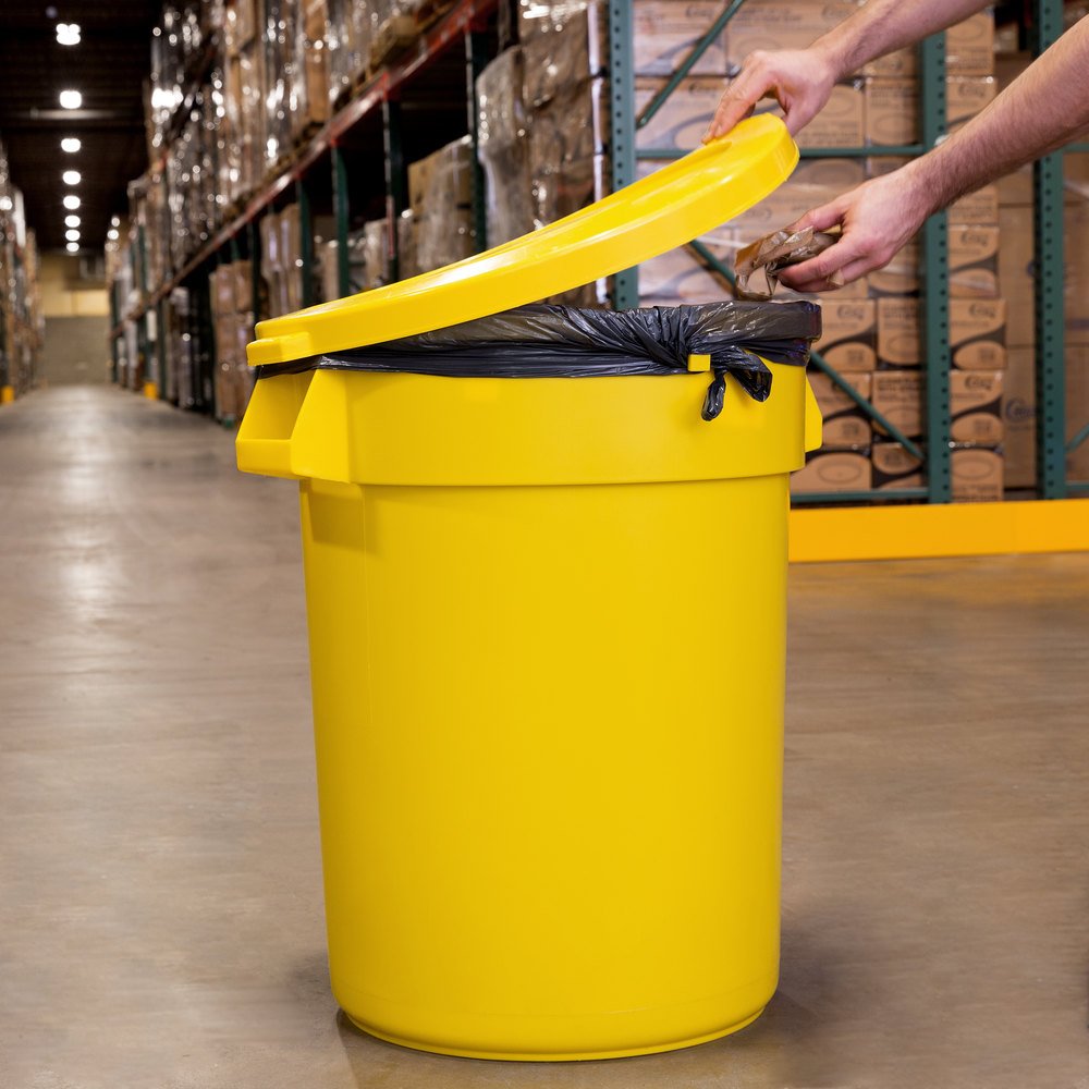 Amazon.com: TableTop King Huskee 32 Gallon Yellow Trash Can with